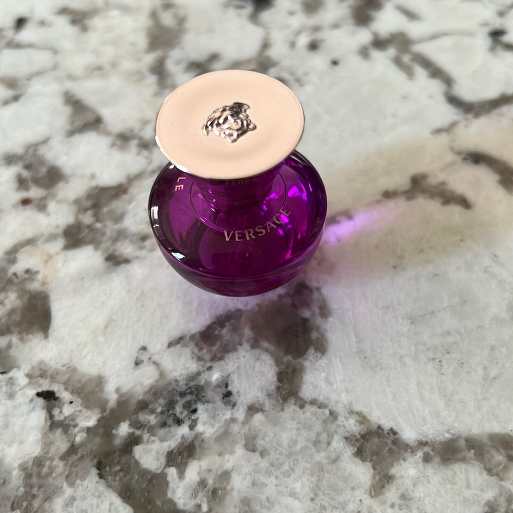 New Versace Dylan Purple mini 5 ml - Picture 1 of 3